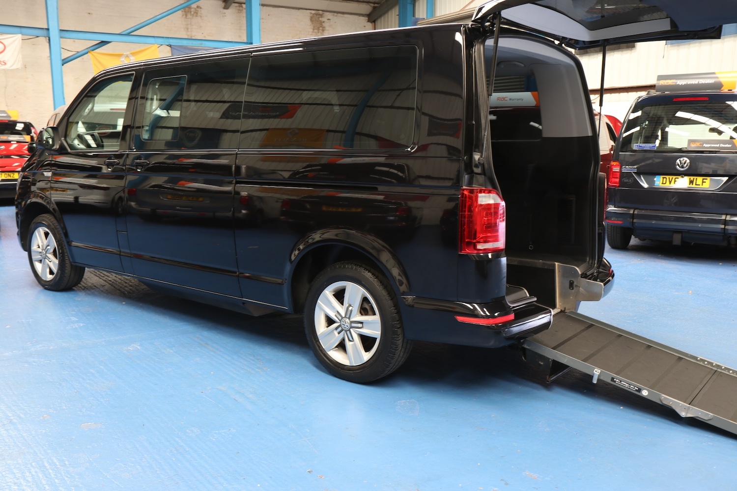 Used Volkswagen Transporter Shuttle 2019 for sale - 76412325: Photo 2