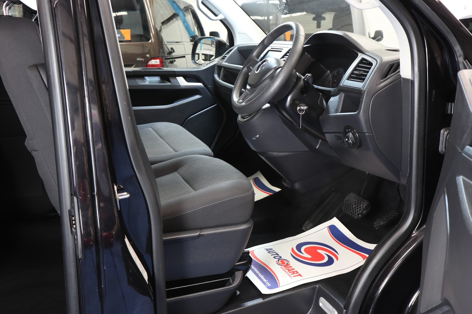 Used Volkswagen Transporter Shuttle 2019 for sale - 76412325: Photo 6