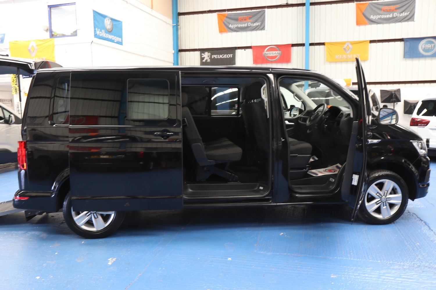 Used Volkswagen Transporter Shuttle 2019 for sale - 76412325: Photo 7