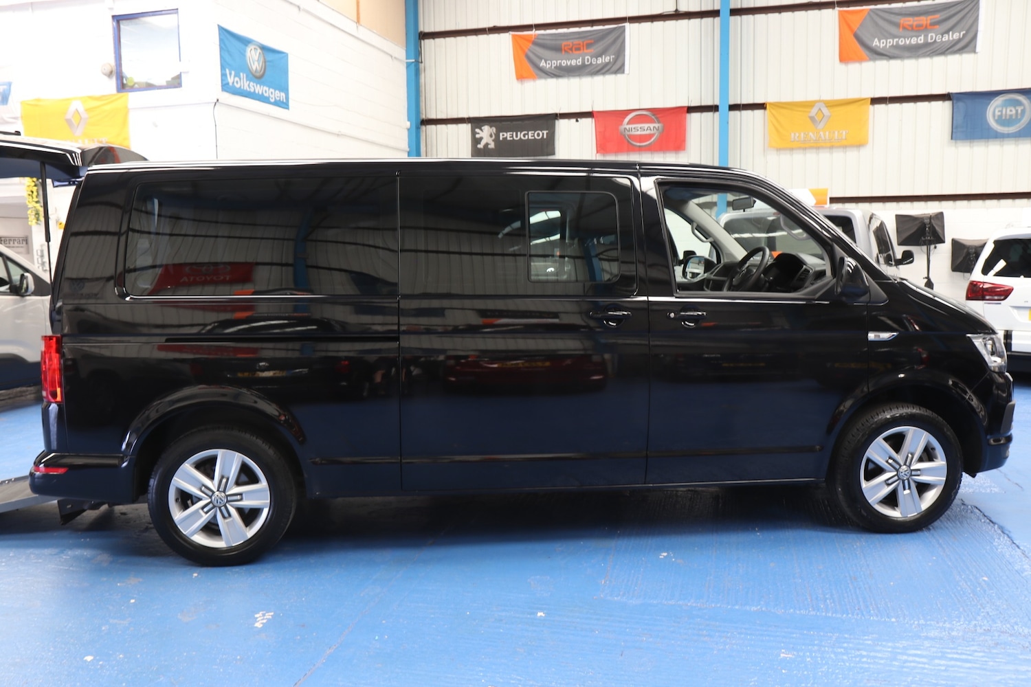 Used Volkswagen Transporter Shuttle 2019 for sale - 76412325: Photo 8