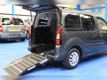 2015 (15) - Petrol Wheelchair Car Disabled Mobility WAV Vehicle. 5-Door