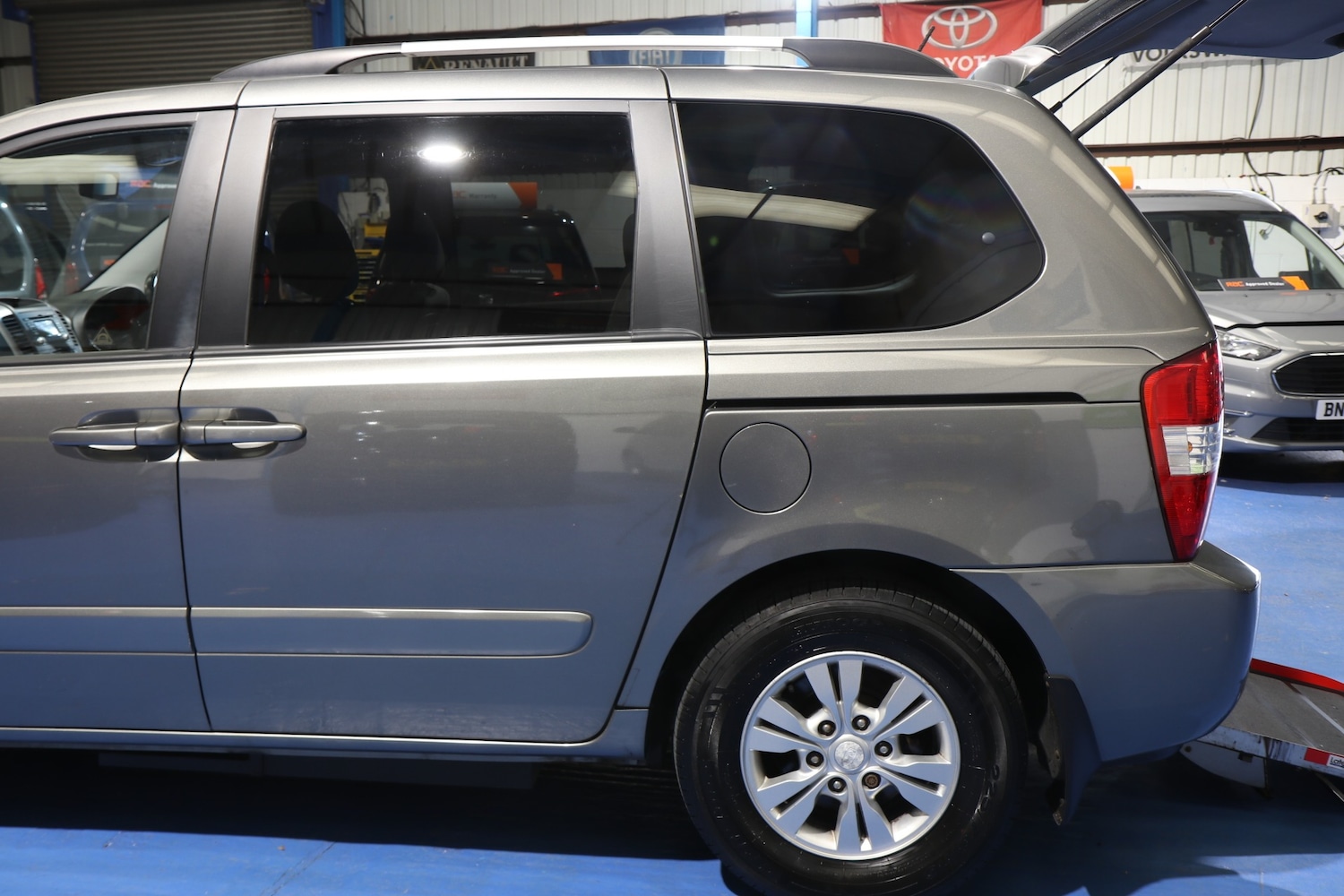 Used Kia Sedona 2011 for sale - 77864601: Photo 13