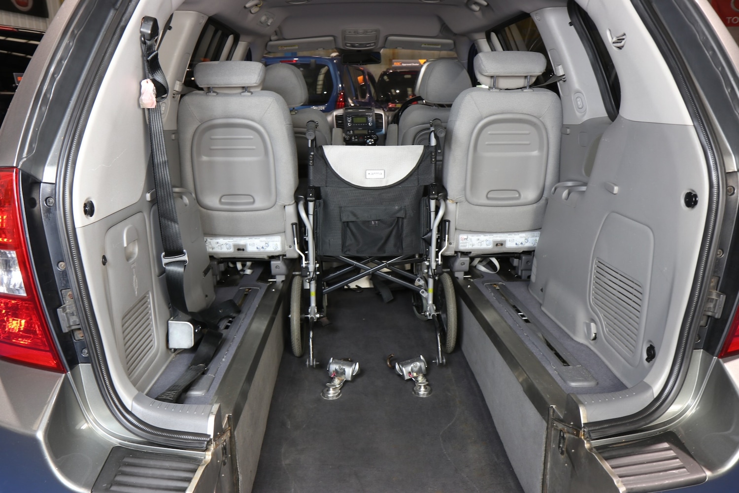 Used Kia Sedona 2011 for sale - 77864601: Photo 4