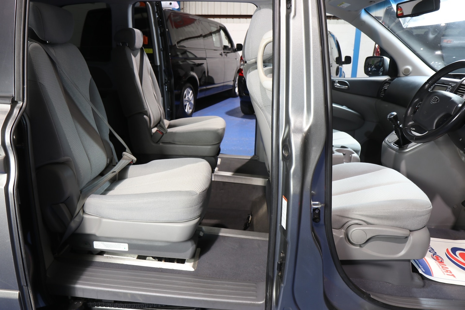 Used Kia Sedona 2011 for sale - 77864601: Photo 7