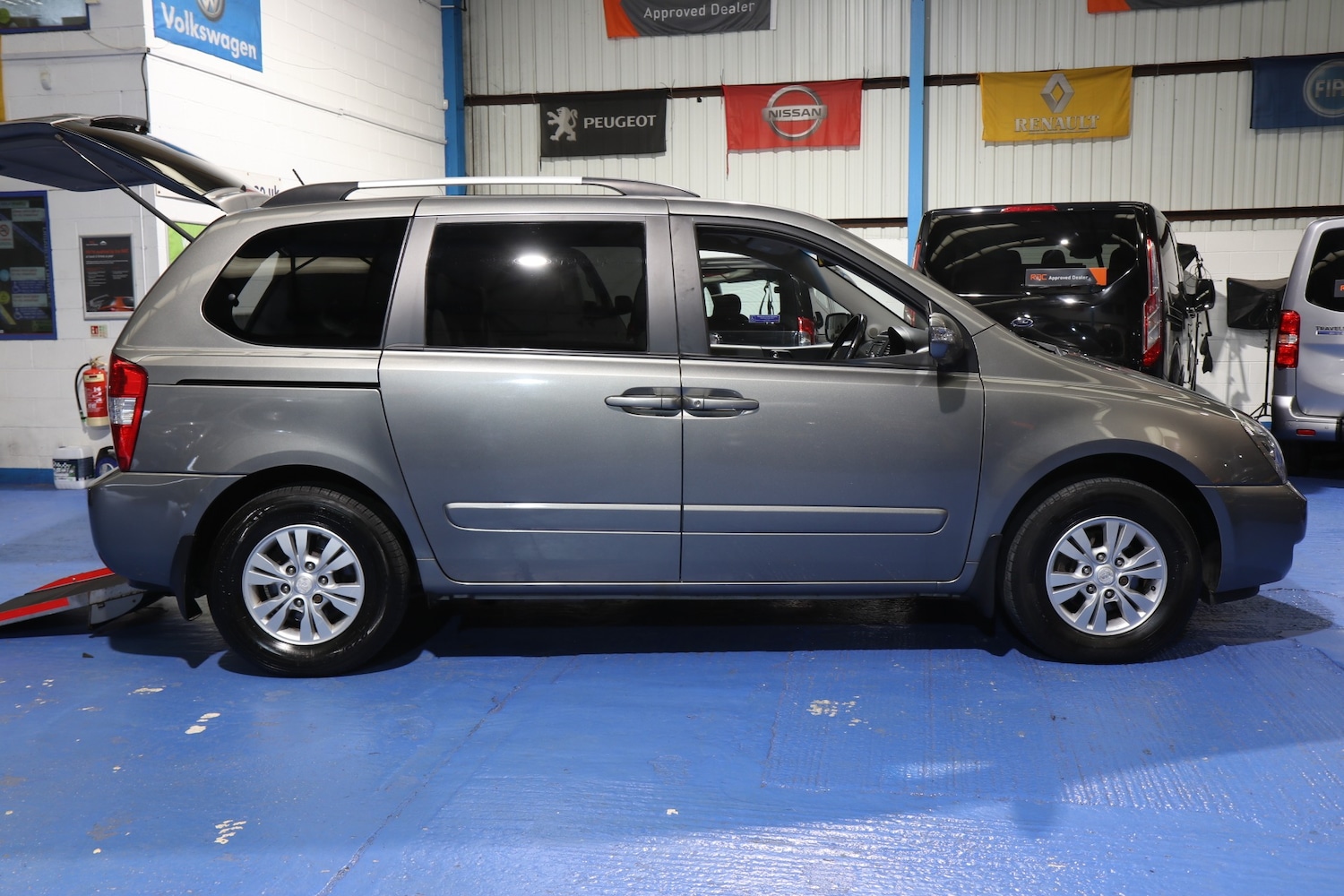 Used Kia Sedona 2011 for sale - 77864601: Photo 9