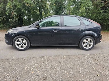Used Ford Focus 2010 for sale - 76198602: Photo