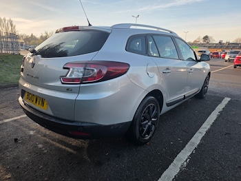 Used Renault Megane 2010 for sale - 76757026: Photo