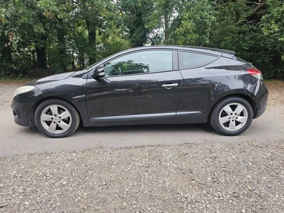 Used Renault Megane 2010 for sale - 76198621: Photo 2
