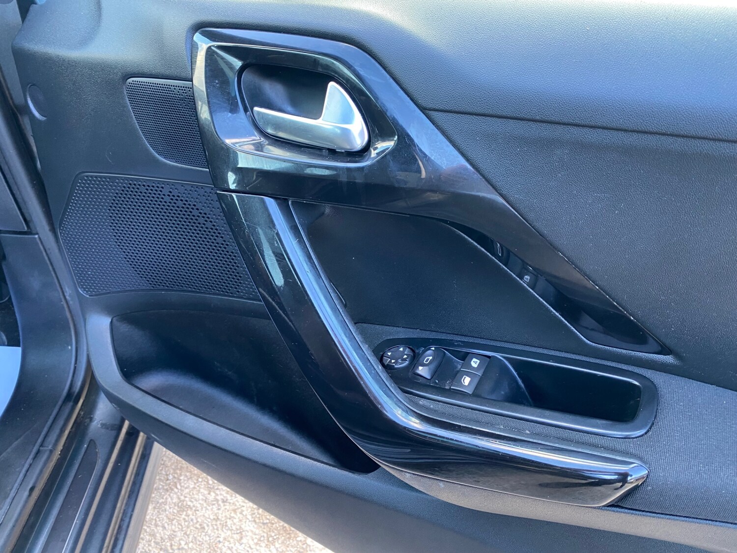 Used Peugeot 208 2014 for sale - 78182417: Photo 24