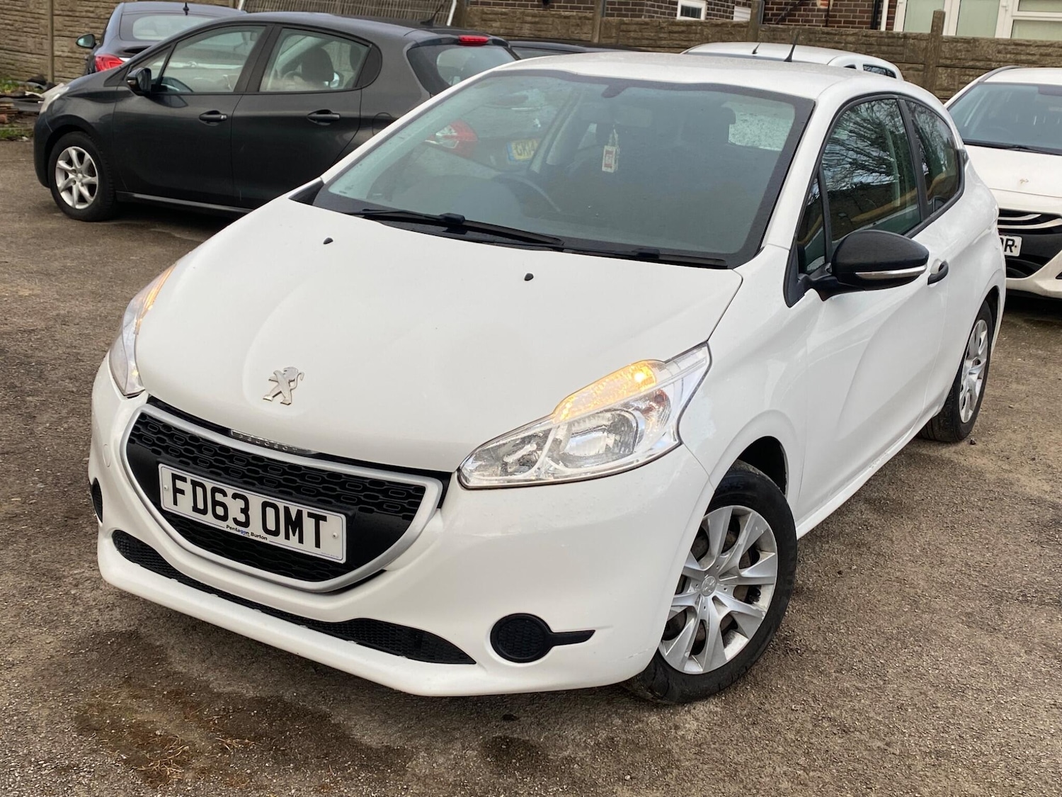 Used Peugeot 208 2013 for sale - 78087173: Photo 2