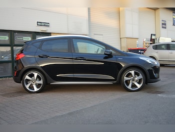 Used Ford Fiesta 2018 for sale - 76102208: Photo