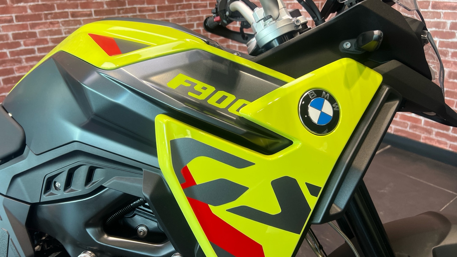 BMW F900