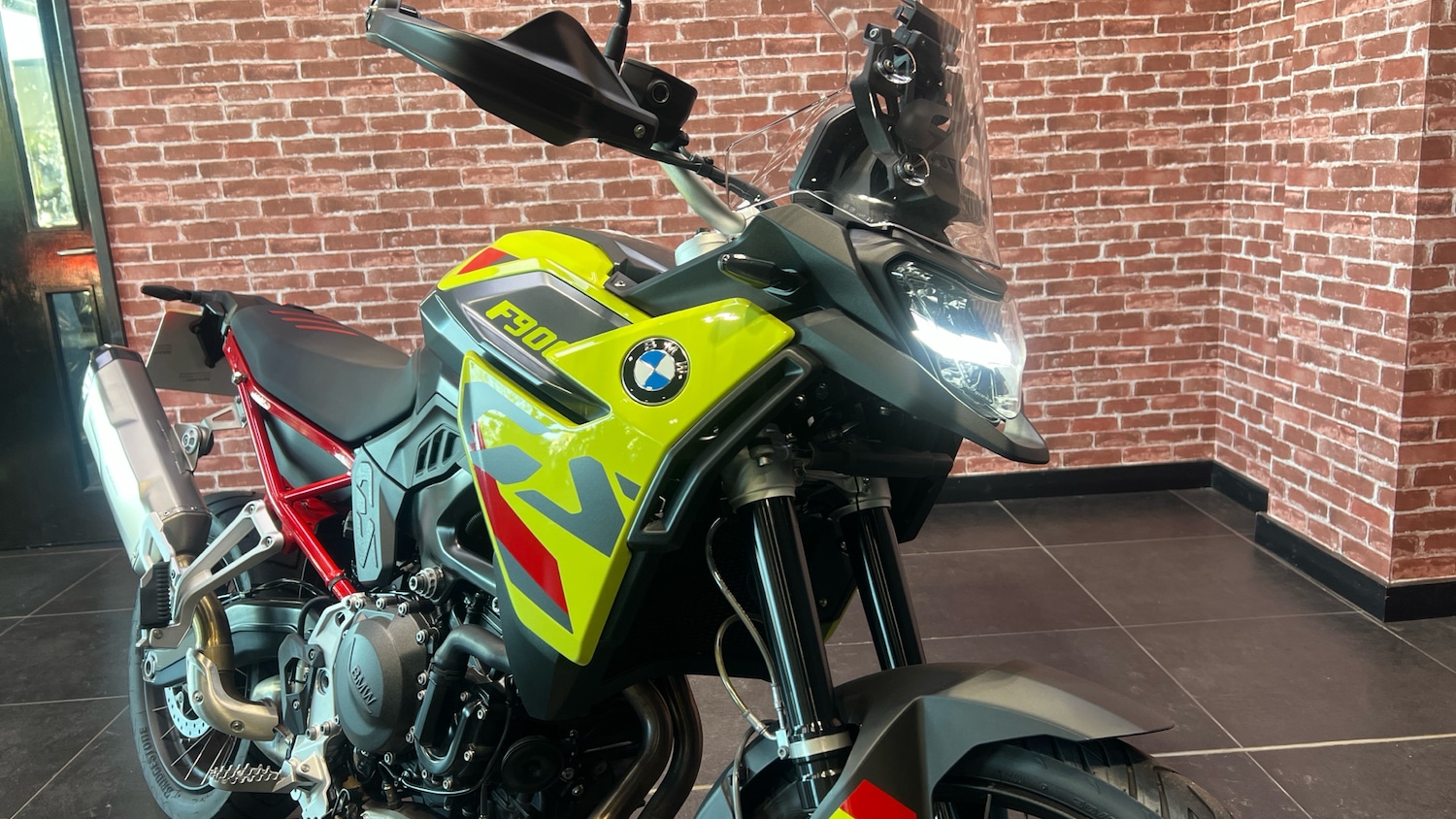 BMW F900