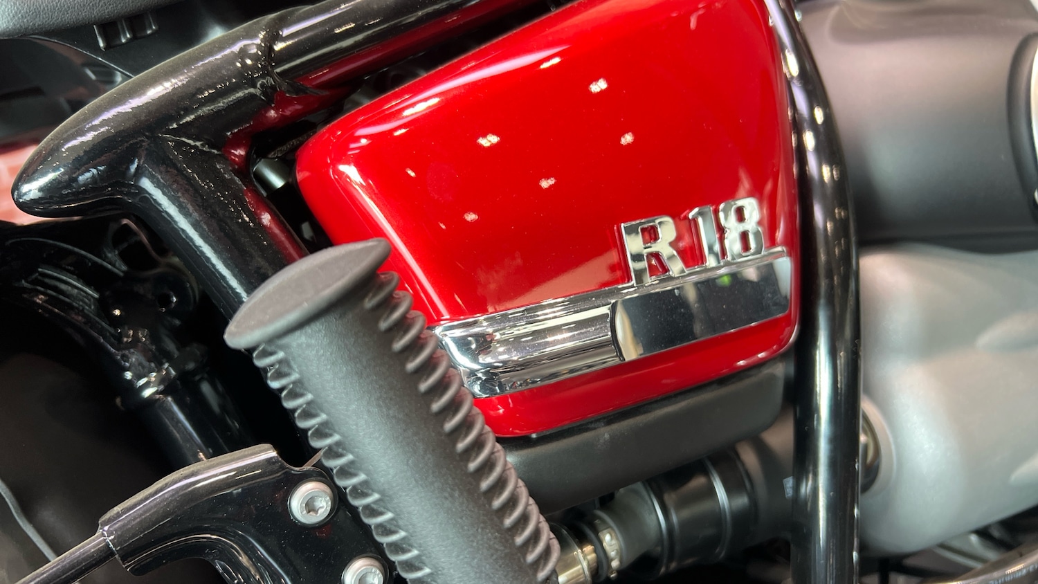 BMW R18