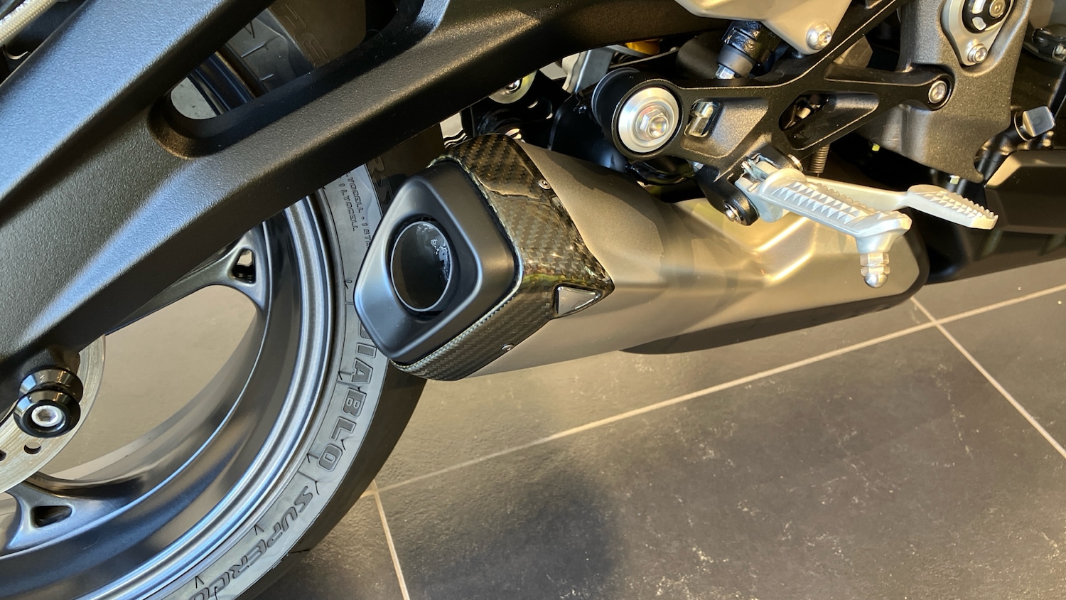 2021 Triumph Street Triple RS (19MY) ROADSTER Petrol Manual - Picture 11 of 24