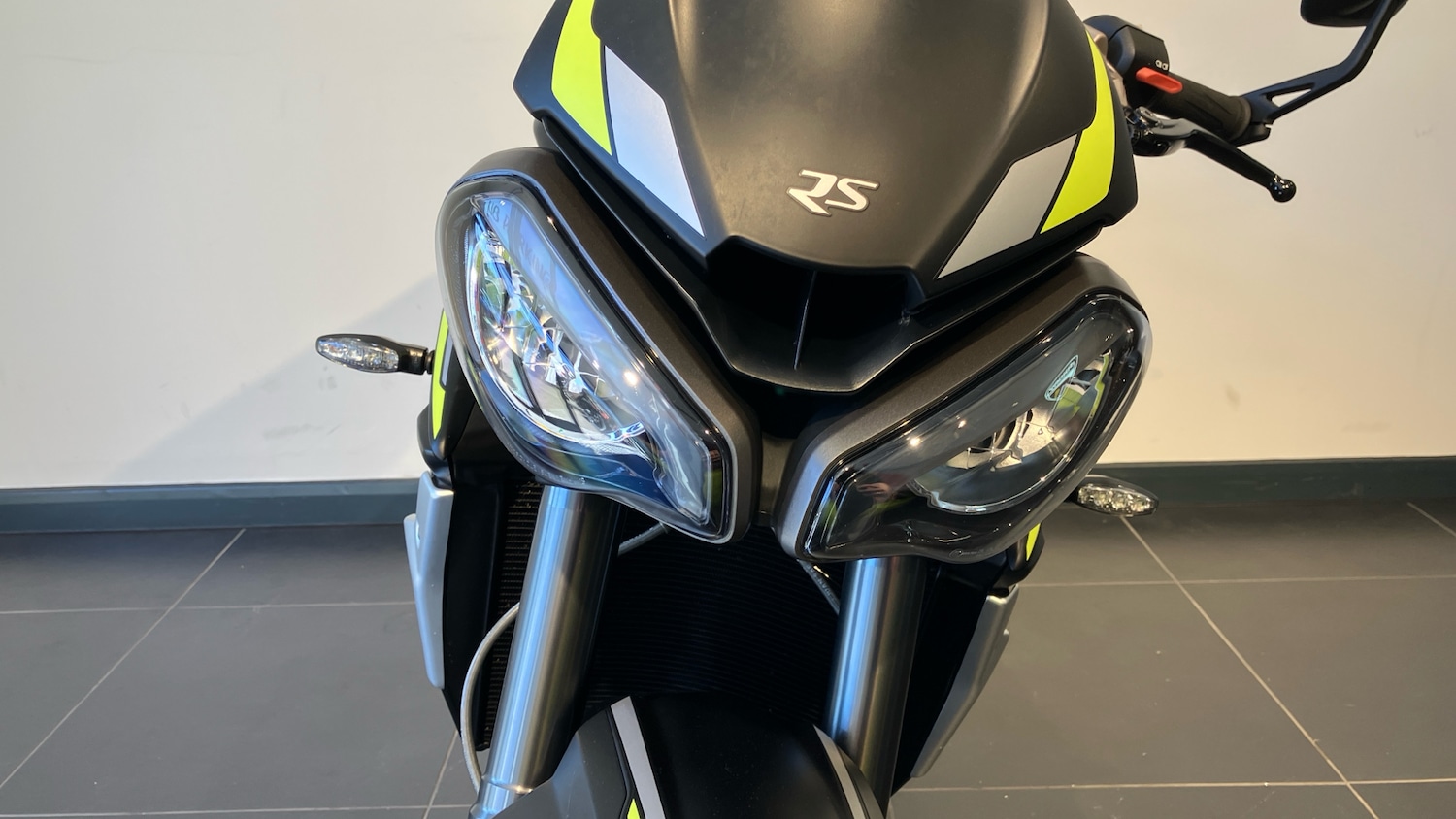 2021 Triumph Street Triple RS (19MY) ROADSTER Petrol Manual - Picture 12 of 24