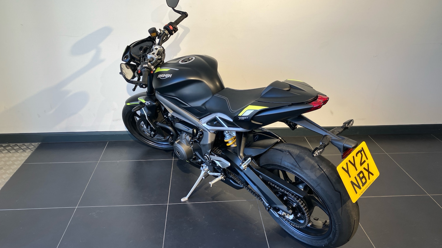 2021 Triumph Street Triple RS (19MY) ROADSTER Petrol Manual - Picture 2 of 24