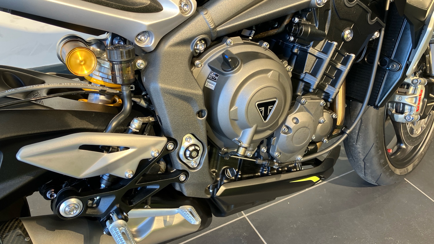 2021 Triumph Street Triple RS (19MY) ROADSTER Petrol Manual - Picture 20 of 24