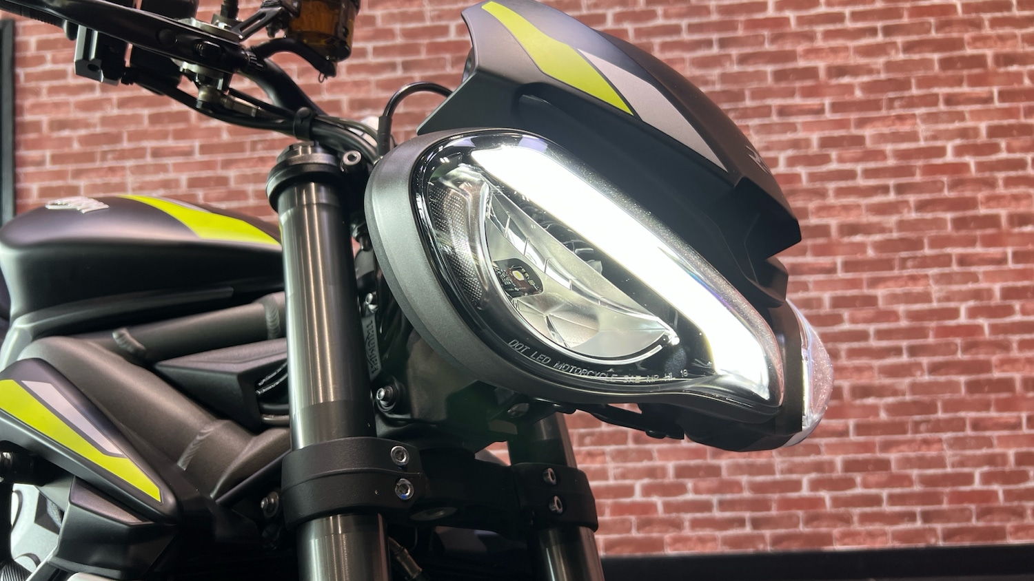 2021 Triumph Street Triple RS (19MY) ROADSTER Petrol Manual - Picture 24 of 24