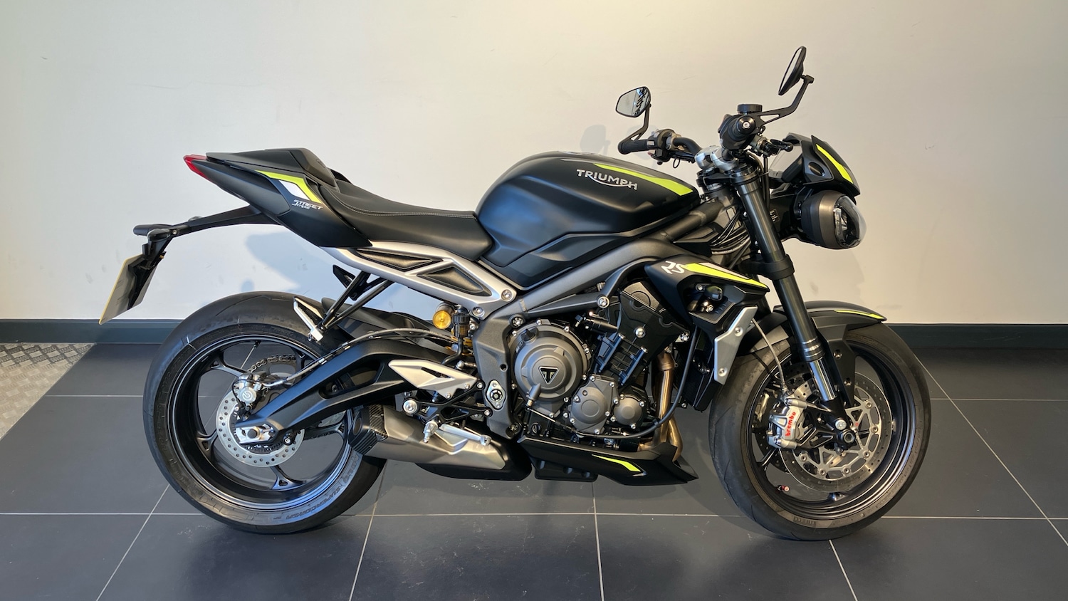 2021 Triumph Street Triple RS (19MY) ROADSTER Petrol Manual - Picture 3 of 24