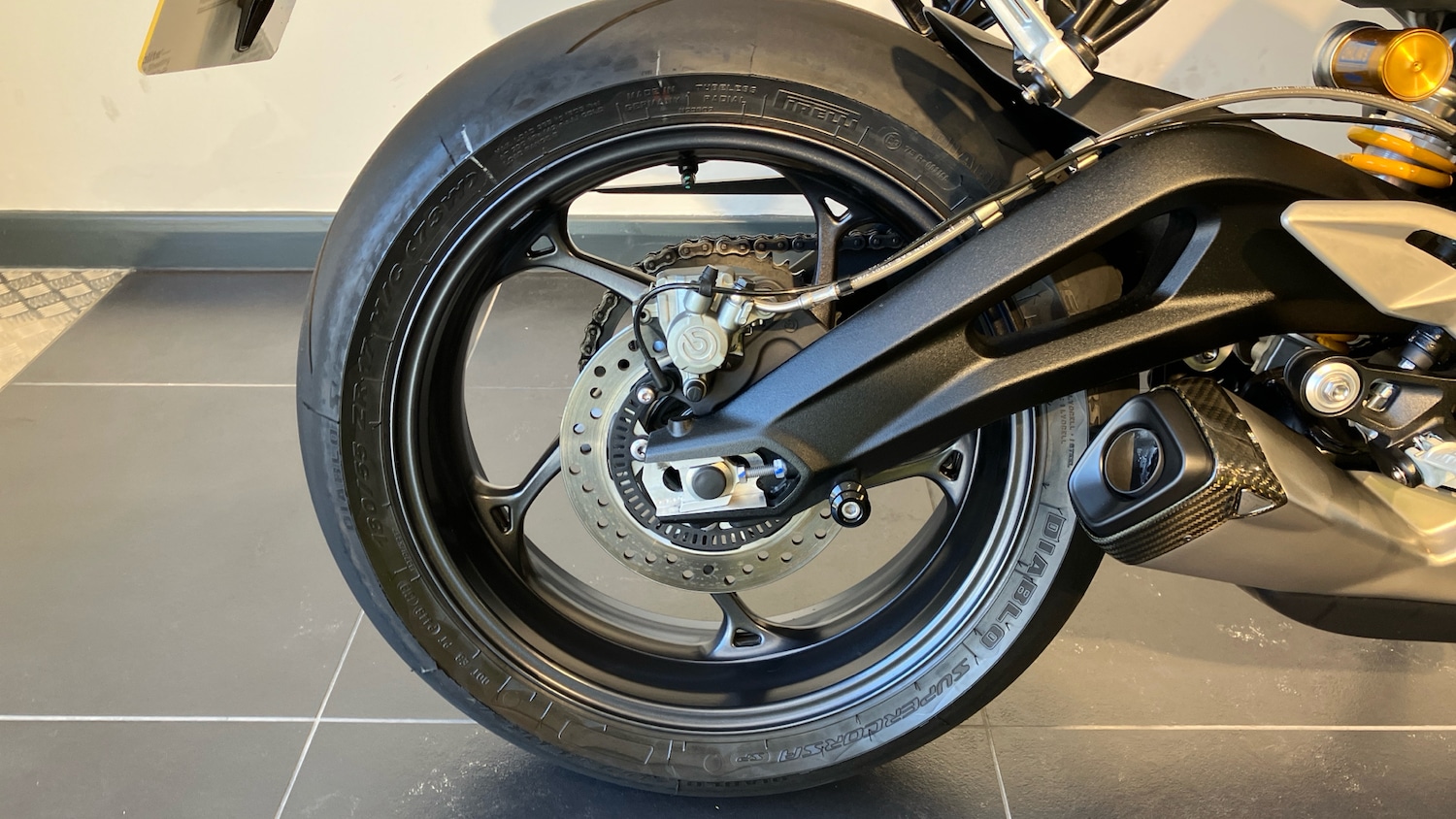 2021 Triumph Street Triple RS (19MY) ROADSTER Petrol Manual - Picture 9 of 24