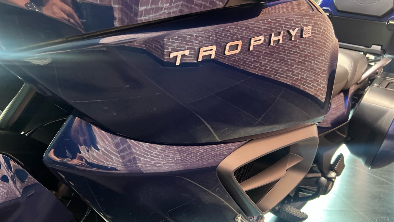 2016 Triumph Trophy SE TOURER Petrol Manual - Picture 22 of 24