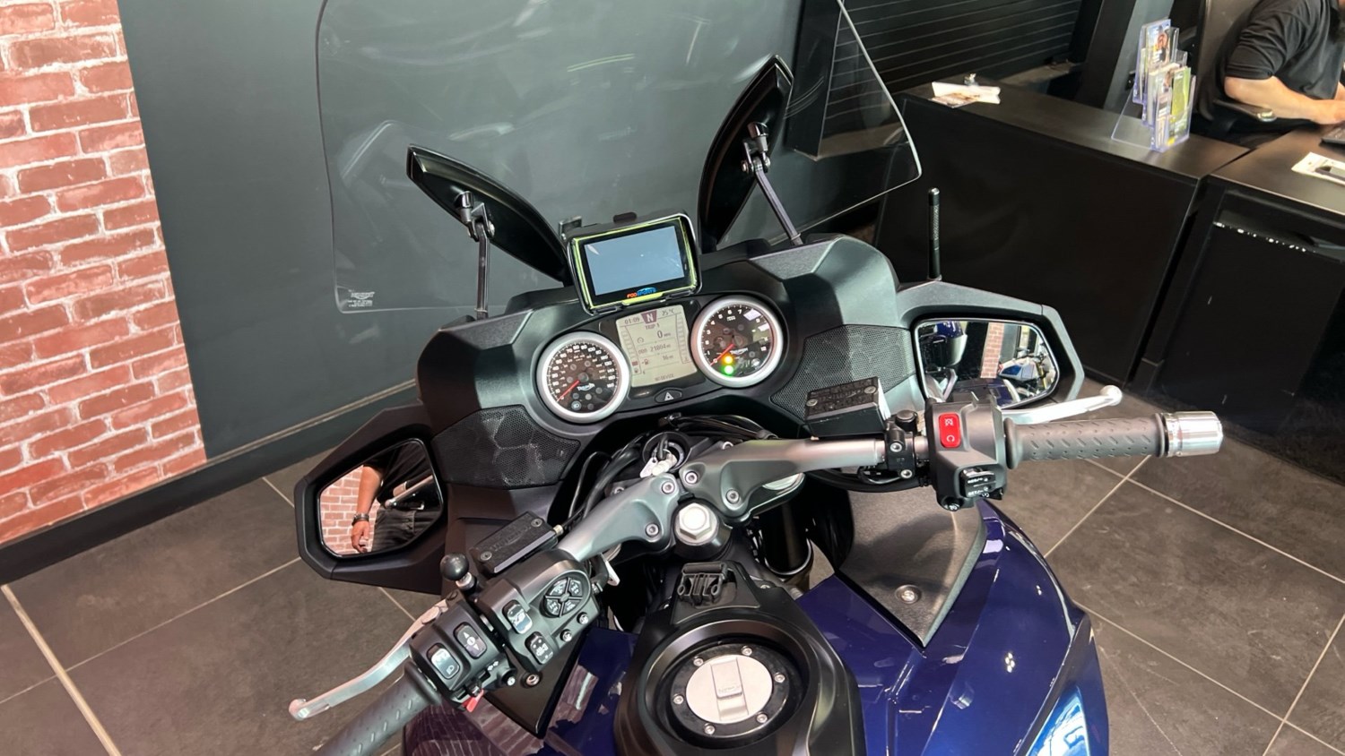 2016 Triumph Trophy SE TOURER Petrol Manual - Picture 3 of 24
