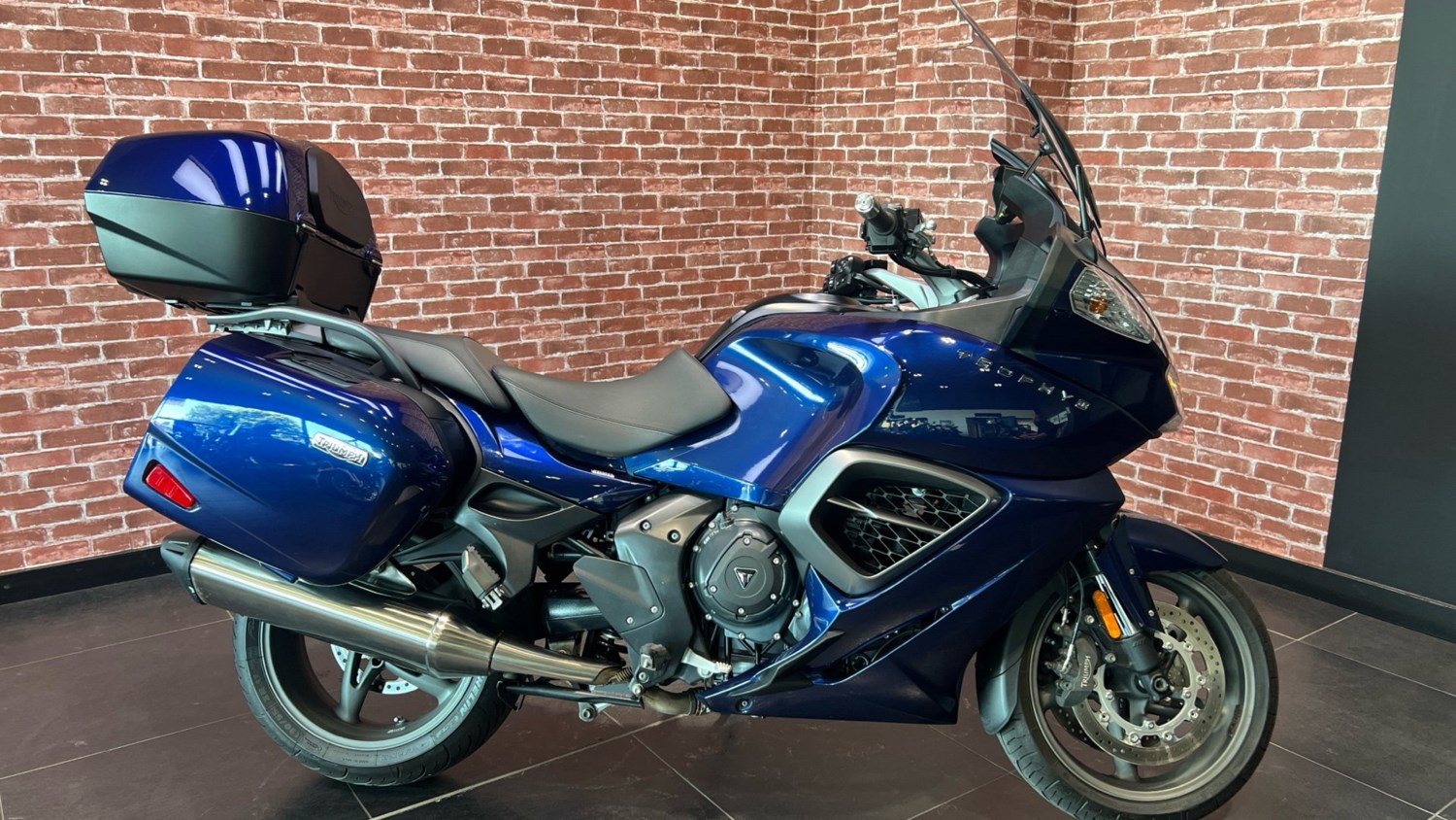 2016 Triumph Trophy SE TOURER Petrol Manual - Picture 5 of 24