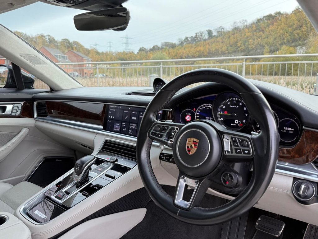 Used Porsche Panamera 2019 for sale - 76495925: Photo 2