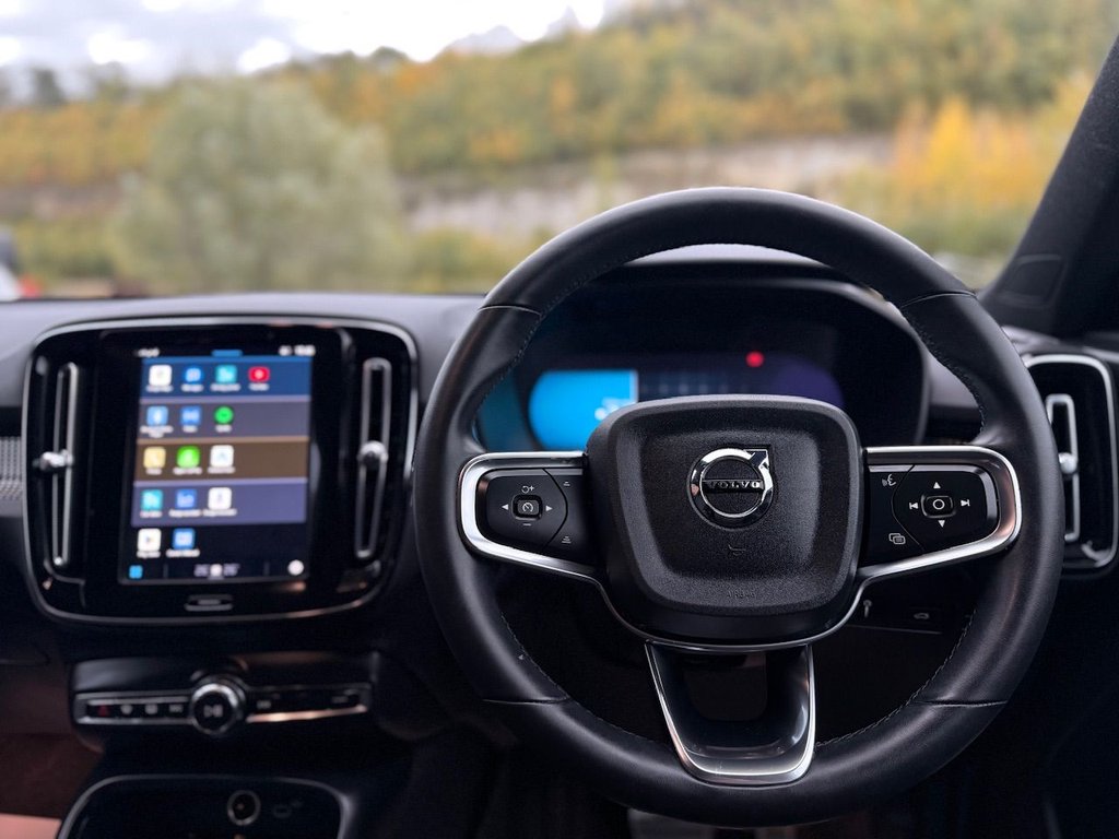 Used Volvo XC40 2021 for sale - 76389884: Photo 2