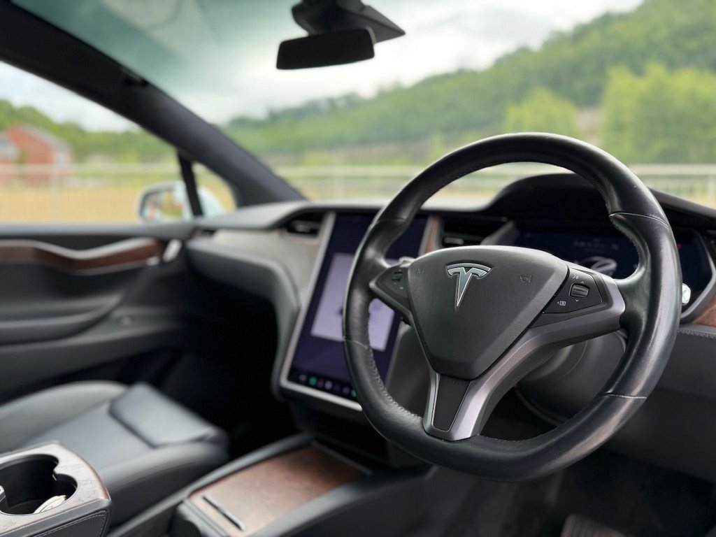 Used Tesla Model X 2020 for sale - 77140050: Photo 2