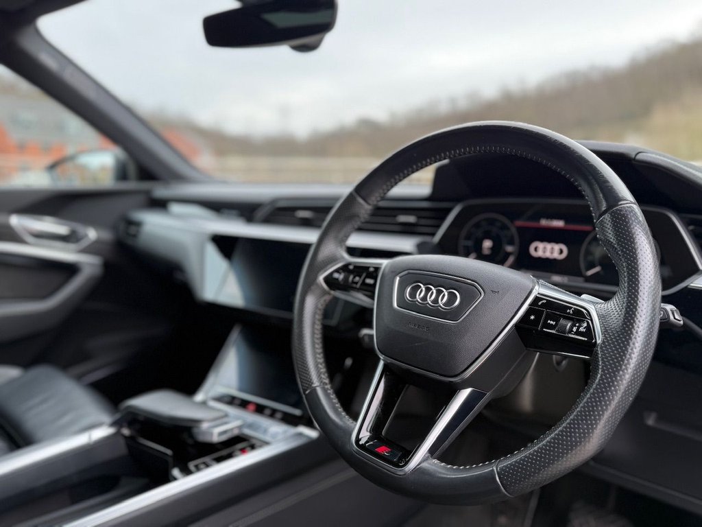 Used Audi e-tron 2020 for sale - 77167262: Photo 2