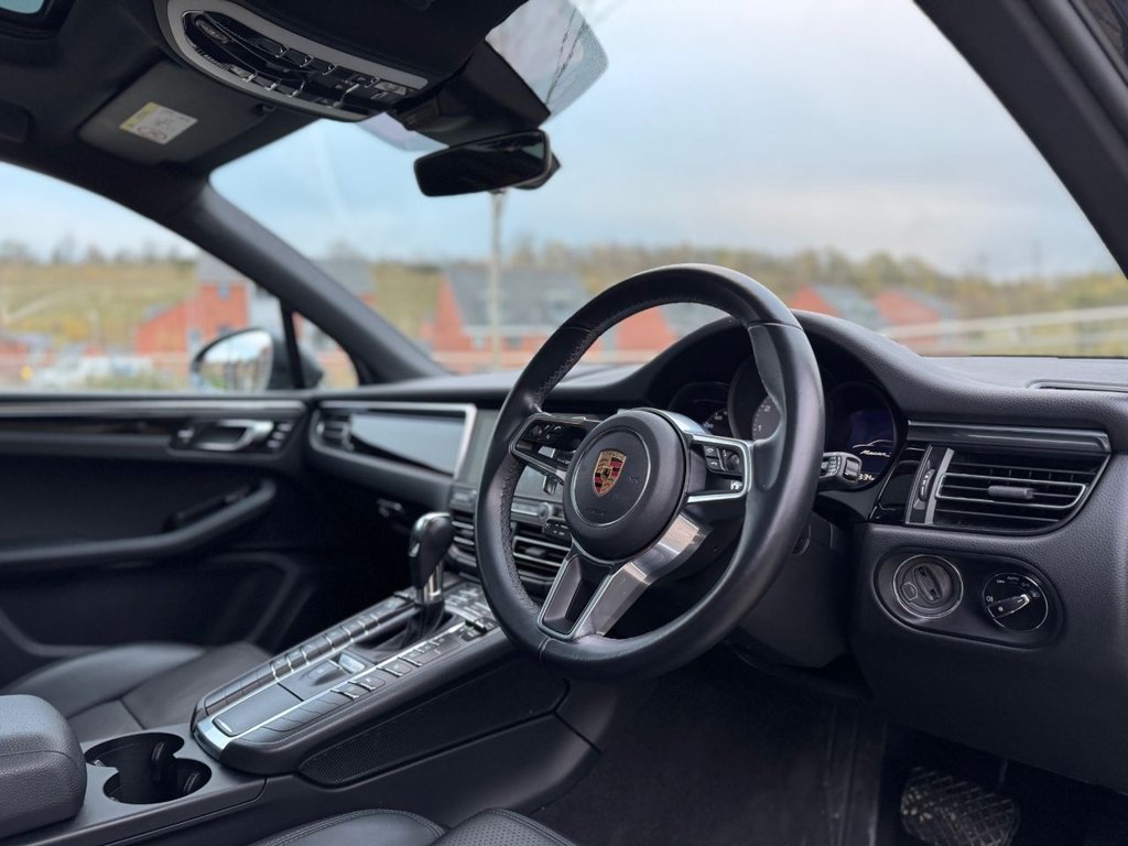 Used Porsche Macan 2019 for sale - 76691371: Photo 11