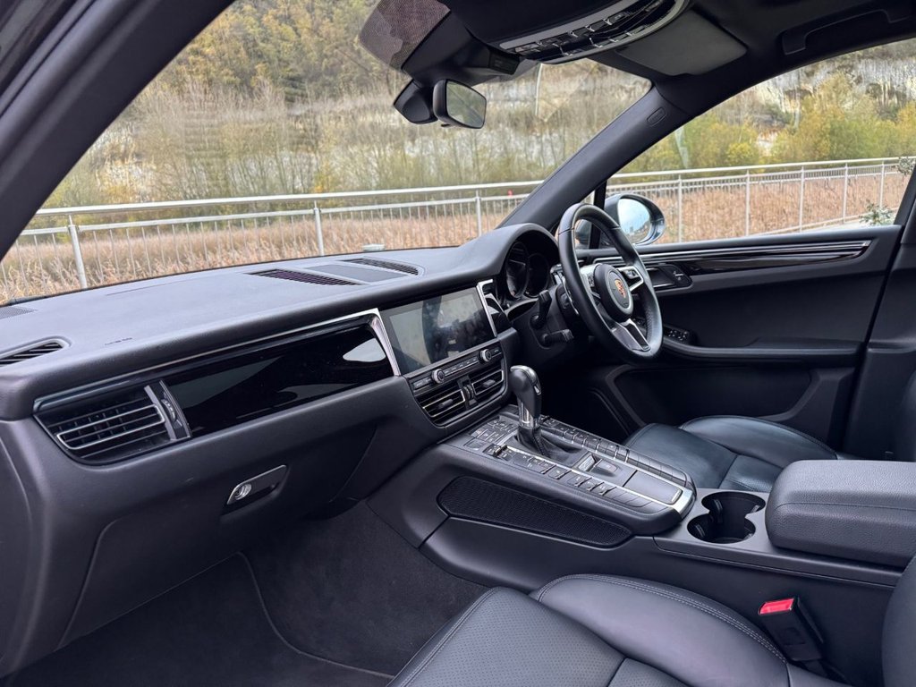 Used Porsche Macan 2019 for sale - 76691371: Photo 12