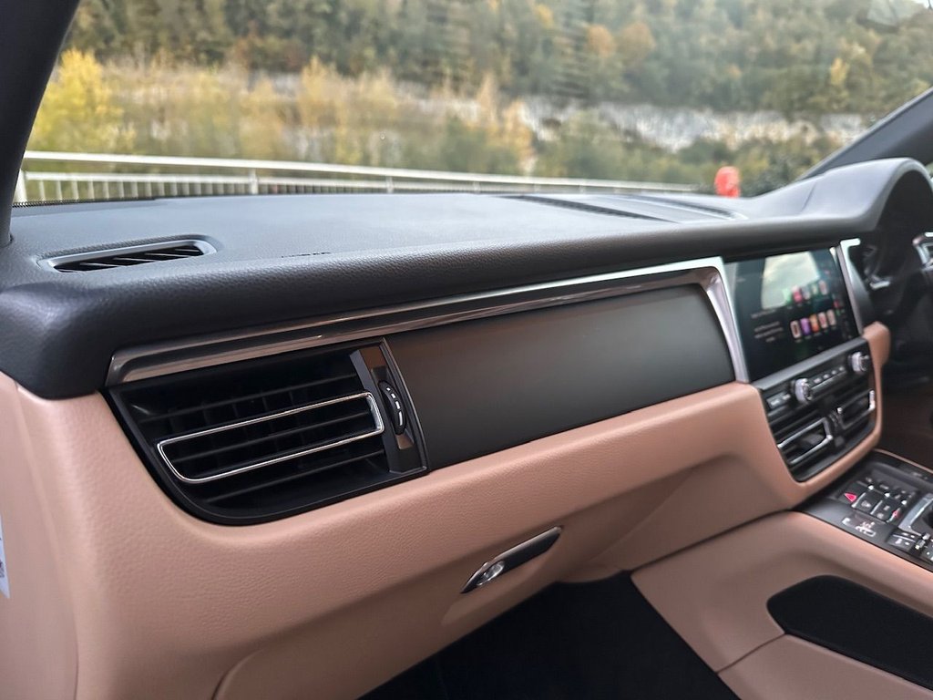 Used Porsche Macan 2020 for sale - 76430050: Photo 28