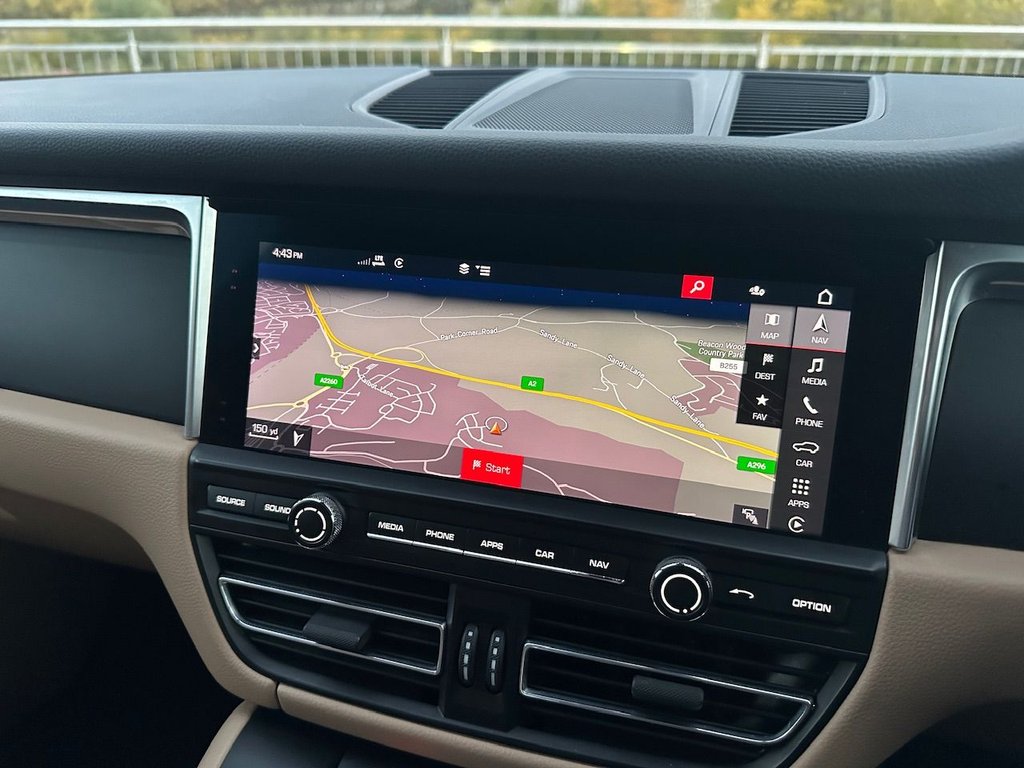 Used Porsche Macan 2020 for sale - 76430050: Photo 32