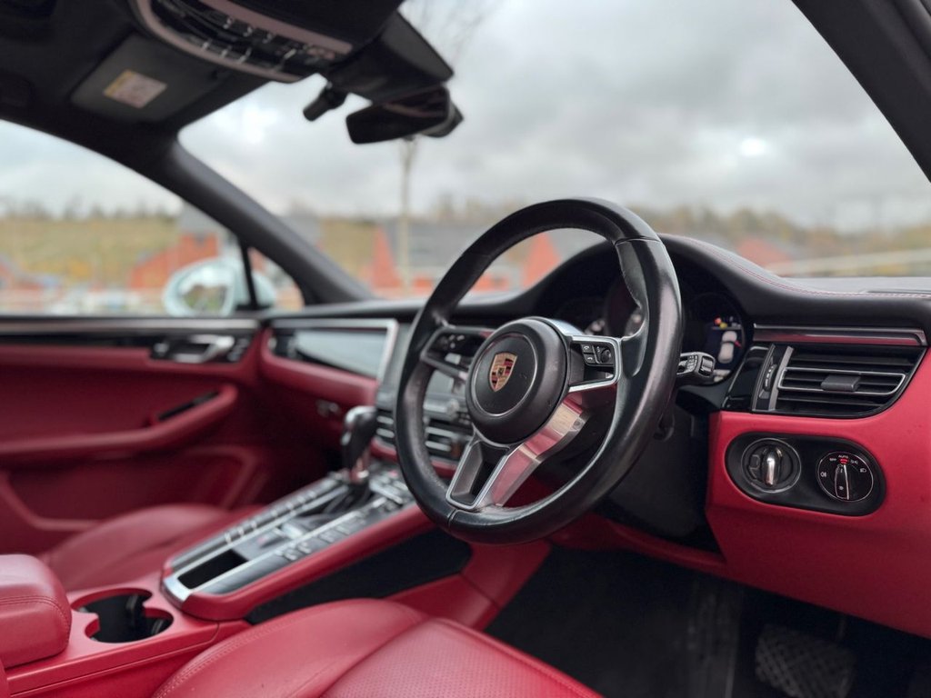 Used Porsche Macan 2020 for sale - 76724862: Photo 10