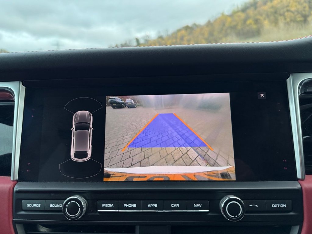 Used Porsche Macan 2020 for sale - 76724862: Photo 18