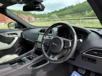 Used Jaguar F-Pace 2017 for sale - 75365353: Photo