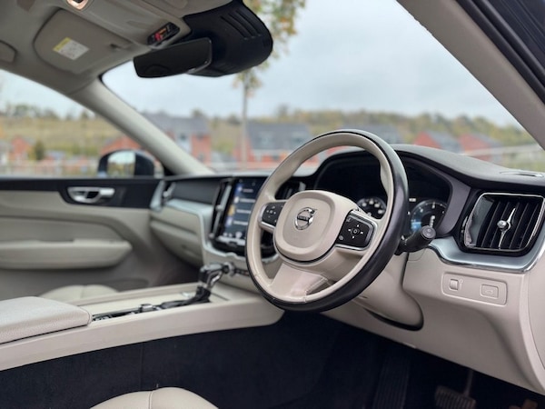 Used Volvo XC60 2017 for sale - 76273985: Photo 2