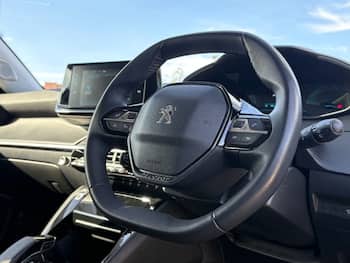 Used Peugeot E-2008 2021 for sale - 79625563: Photo