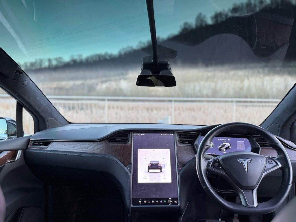 Used Tesla Model X 2020 for sale - 77101076: Photo 2