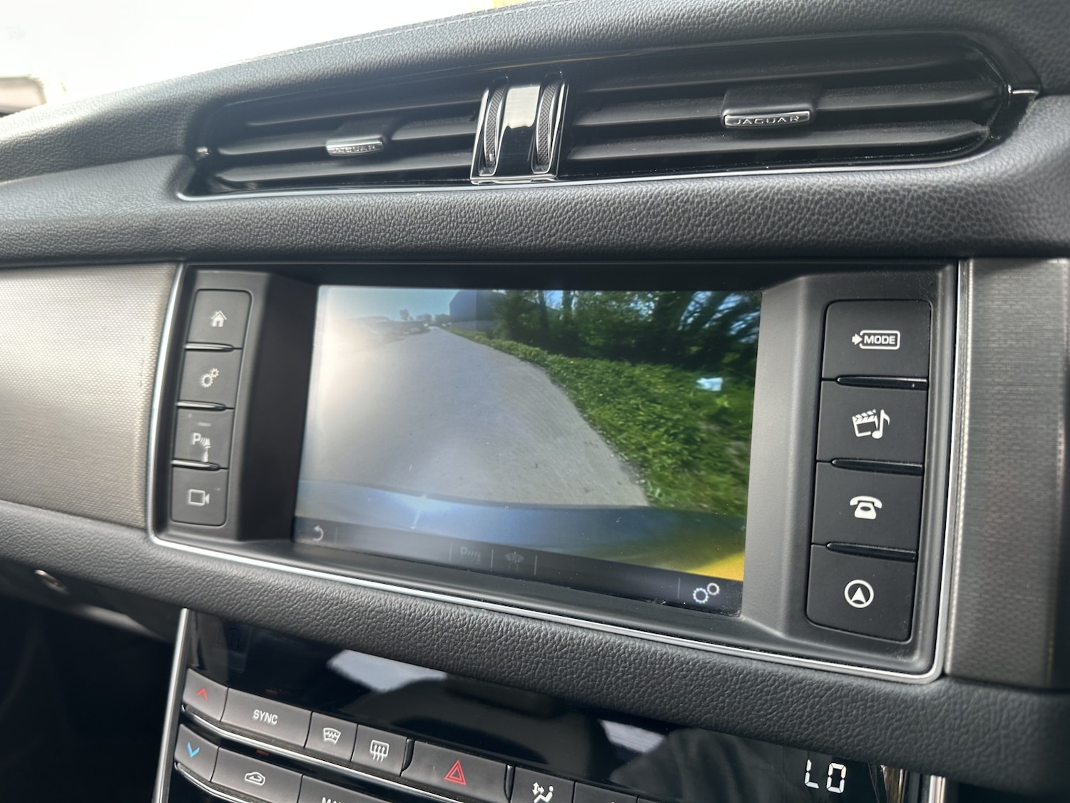 Used Jaguar XF 2016 for sale - 78201961: Photo 16