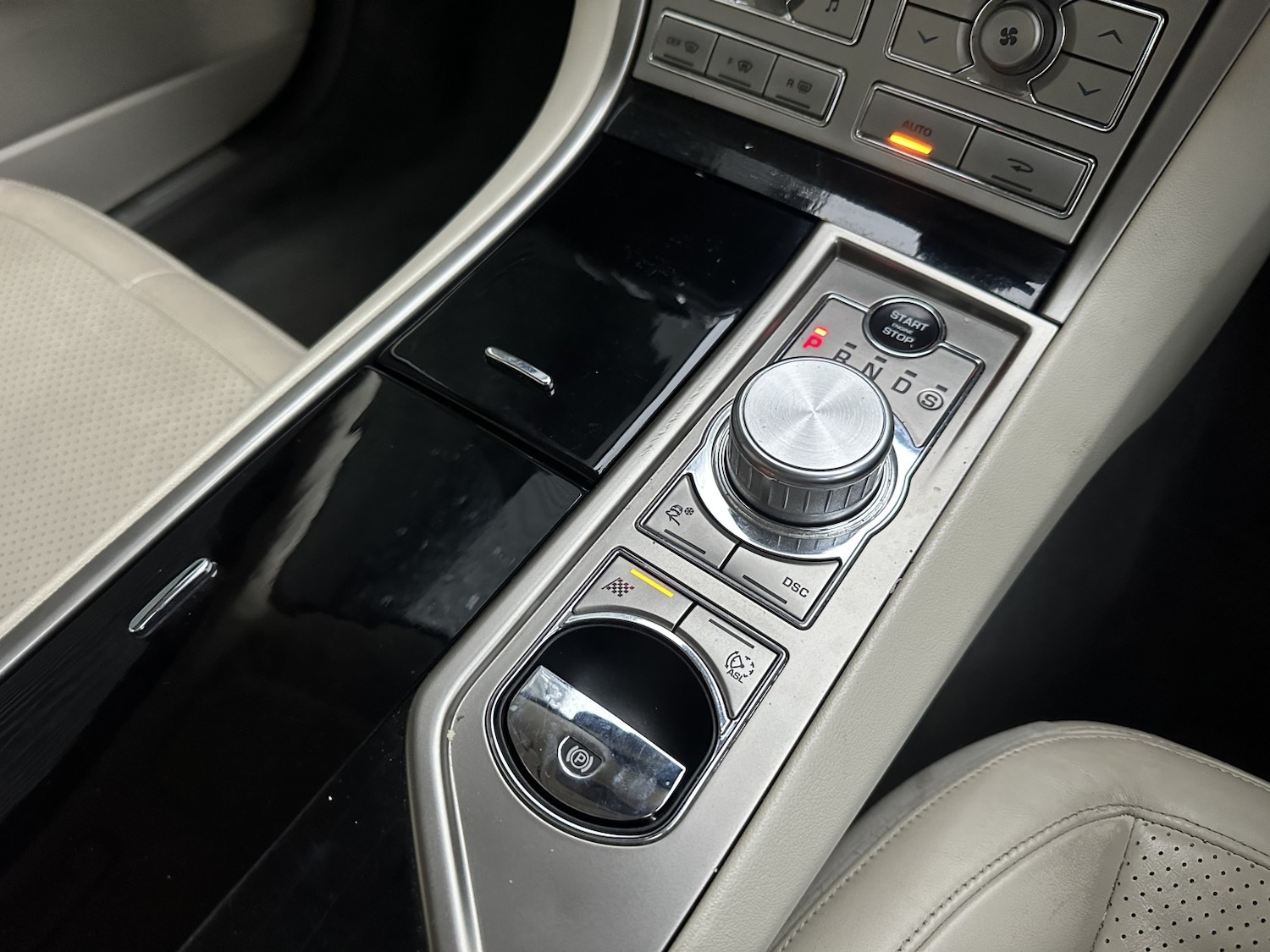 Used Jaguar XF 2010 for sale - 76769809: Photo 12