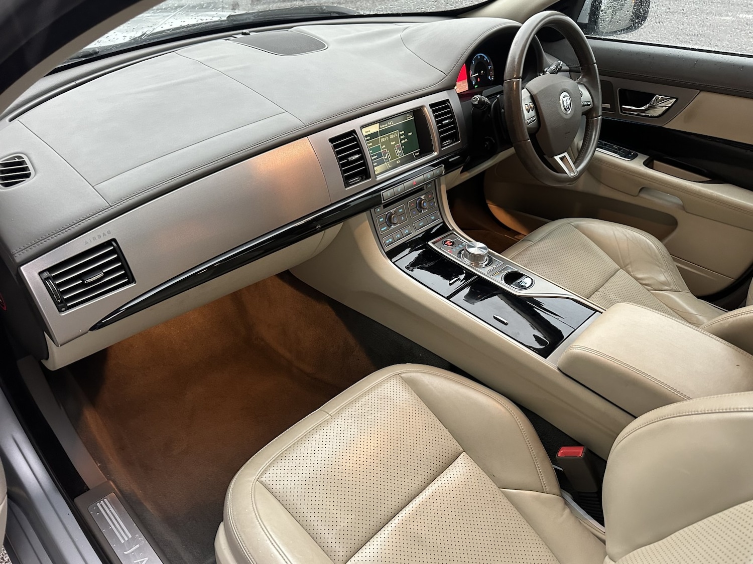 Used Jaguar XF 2010 for sale - 76769809: Photo 6