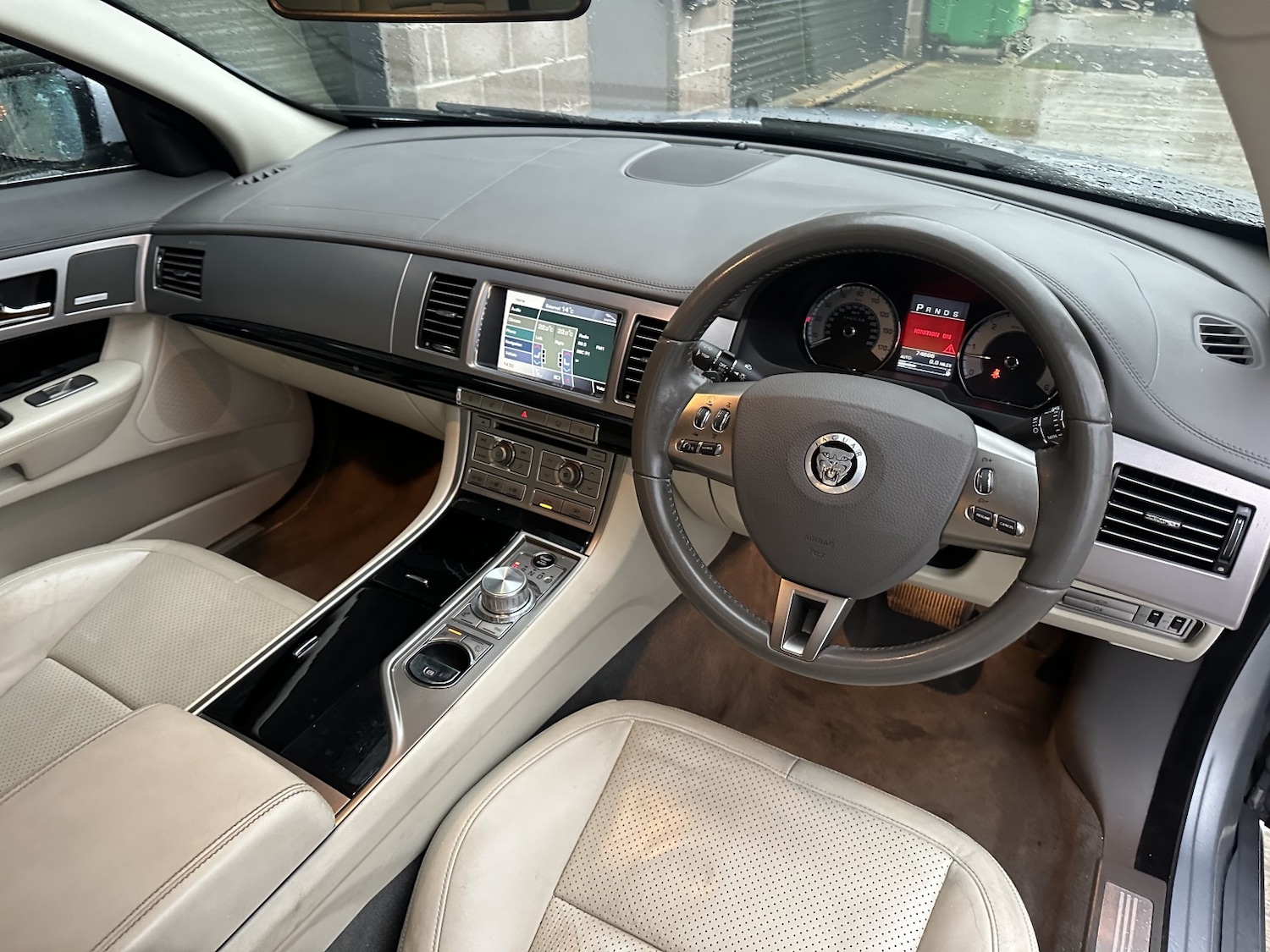 Used Jaguar XF 2010 for sale - 76588451: Photo 3