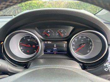 Used Vauxhall Astra 2017 for sale - 76075973: Photo