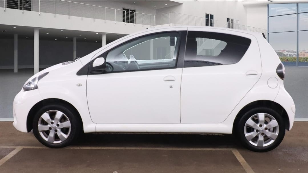 Used Toyota AYGO 2012 for sale - 76769849: Photo 4