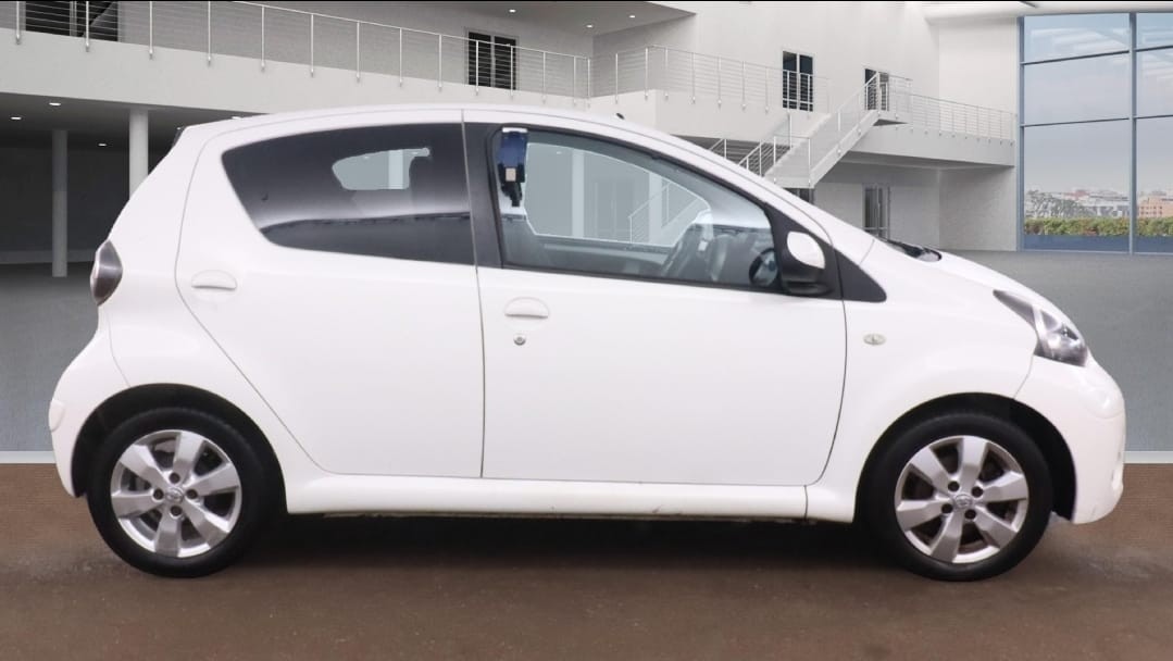 Used Toyota AYGO 2012 for sale - 76769849: Photo 5