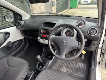 Used Peugeot 107 2014 for sale - 76497494: Photo